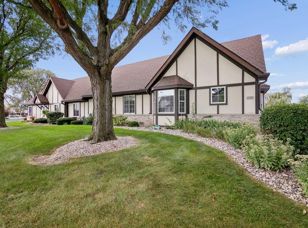 1880 Willow Circle Drive, Crest Hill, IL 60403
