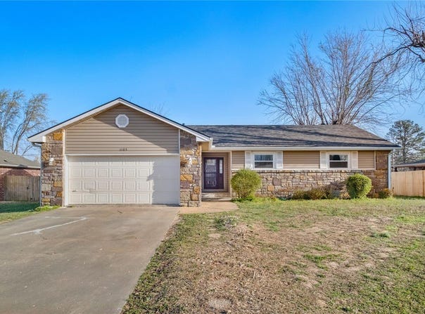 1105 E Linden Street, Rogers, AR 72756