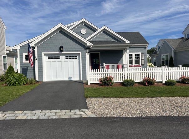 33 Cobblestone Circle, Mashpee, MA 02649