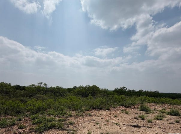 291 County Road 1670, Moore, TX 78057