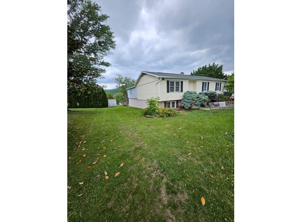 6140 W DONNAGAIL DR, PENN LAIRD, VA 22846