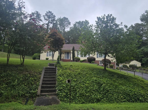 680 Park Ln, Halifax, VA 24558