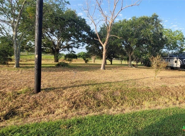310 E Dallas Avenue, Seadrift, TX 77983