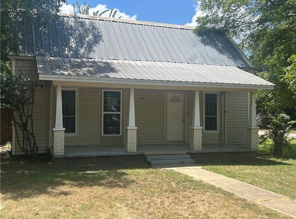 616 N Sharp Street, Franklin, TX 77856