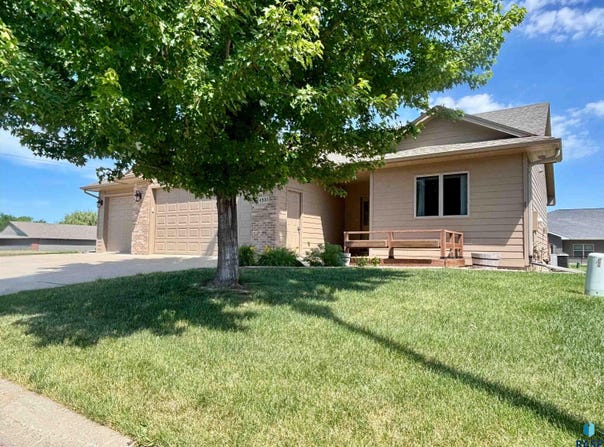 4500 E Kearney Pl, Sioux Falls, SD 57110