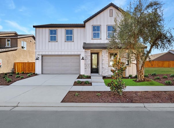 1046 Springtime Avenue, Clovis, CA 93619