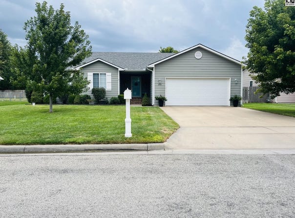 205 E 37th Ave, Hutchinson, KS 67502
