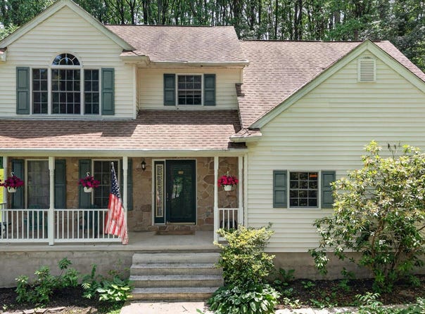 802 HOLLOW Road, DELTA, PA 17314