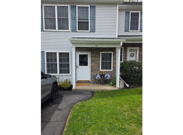 49 Aveonis Ct, Fishkill, NY 12524