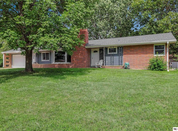 530 Village View Drive, Hickman, NE 68372
