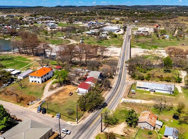 101 Skyline Dr, Center Point, TX 78010