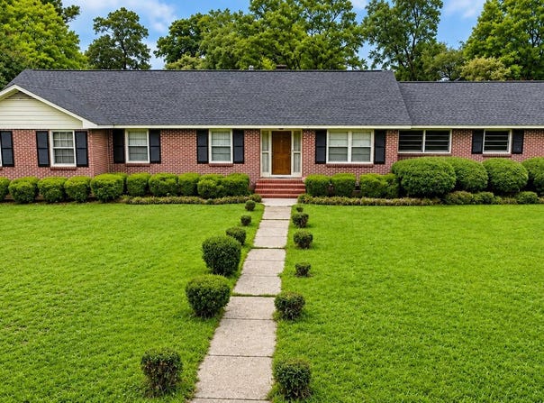 700 E Roosevelt St., Dillon, SC 29536