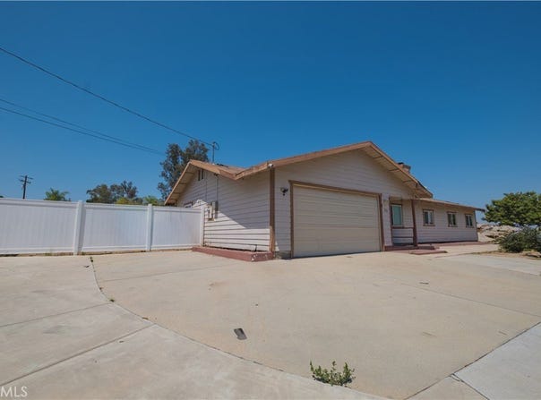 1104 Navajo, Perris, CA 92570