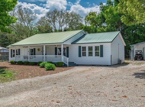 202 Old Ferry Dock Rd, Eastpoint, FL 32328