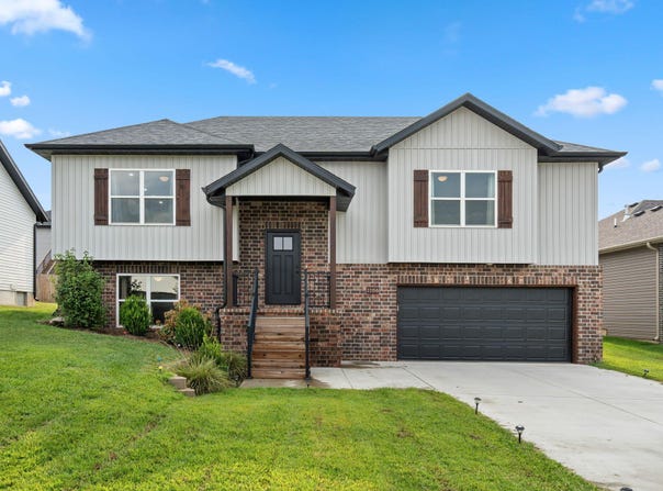 1106 S Strait Avenue, Ozark, MO 65721