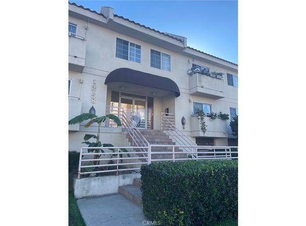 14758 Magnolia Blvd, Sherman Oaks, CA 91403