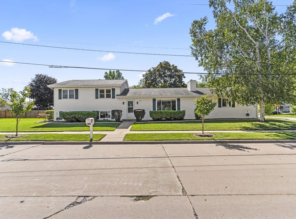 1901 E BLUEBIRD Lane, APPLETON, WI 54915