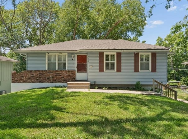 3922 S Harbaugh Drive, Independence, MO 64055