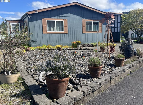 100 RIVER BEND Rd, Reedsport, OR 97467