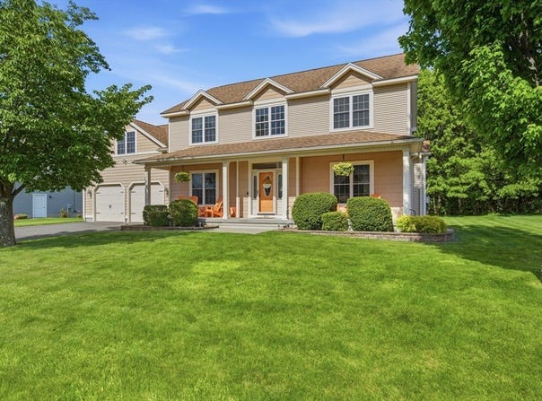 63 Caddyshack Dr, Chicopee, MA 01020