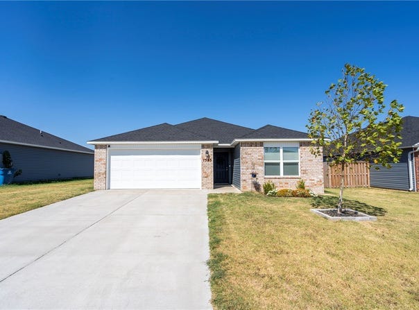 1533 Ace Avenue, Gentry, AR 72734