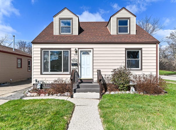 4201 S 5th Pl, Milwaukee, WI 53207