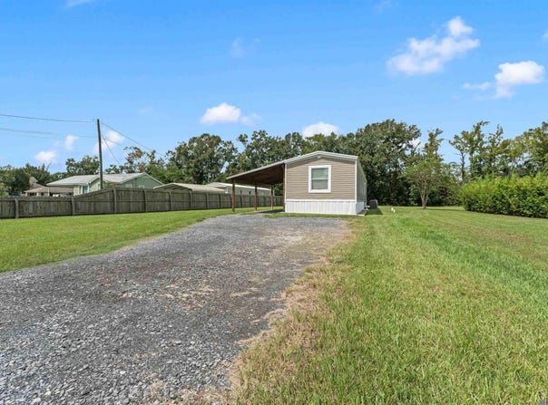 12487 Hebert Rd, Gonzales, LA 70737