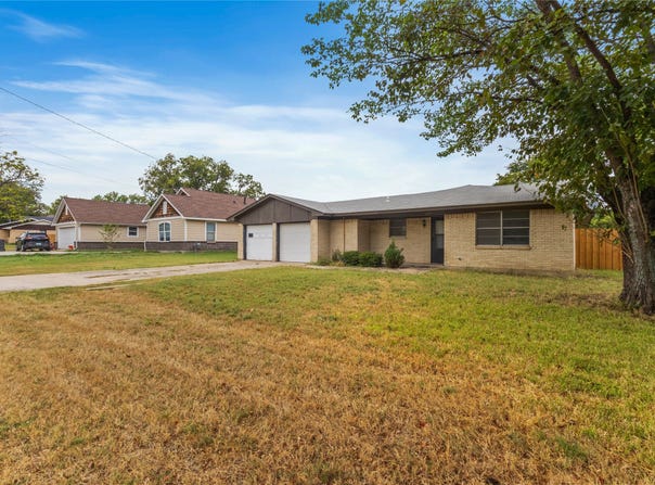 1240 E Jefferson Street, Van Alstyne, TX 75495