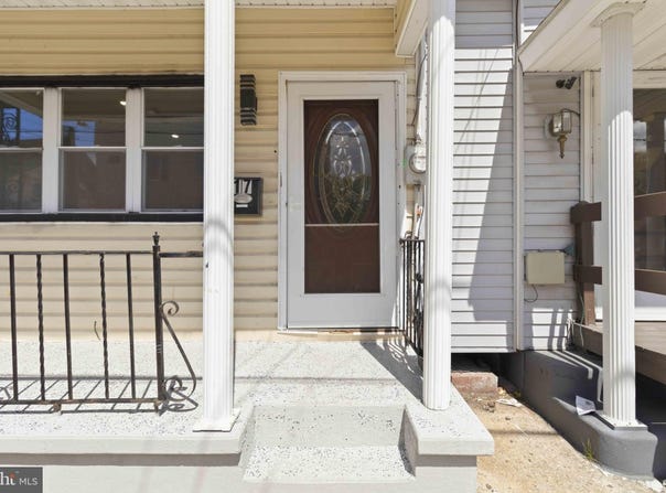 17 E MAIN Street, TREMONT, PA 17981