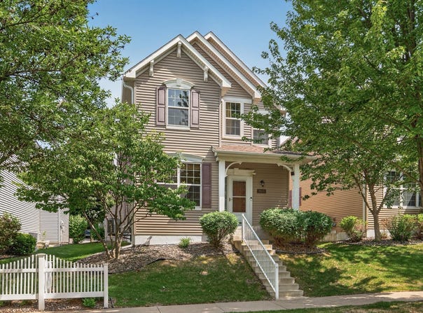 10013 Iris Lane, Eden Prairie, MN 55347