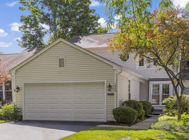 1969 Wexford Circle, Wheaton, IL 60189