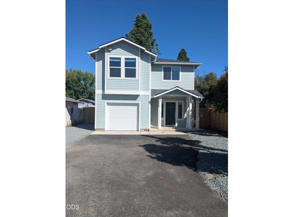 613 St Thomas Lane, Eagle Point, OR 97524