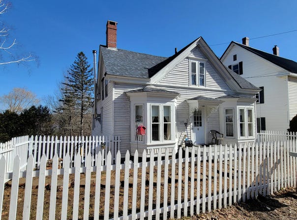 900 Main Street, Calais, ME 04619