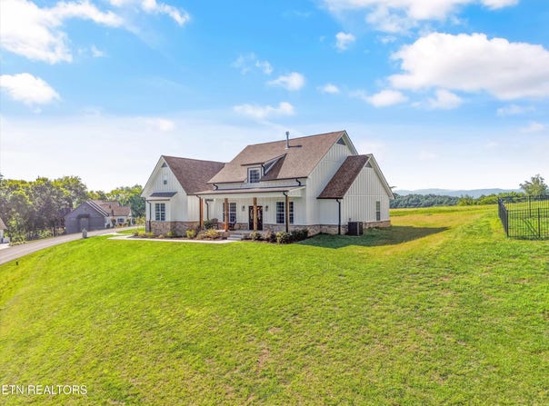 2609 Clyde Ed Rd, Kodak, TN 37764
