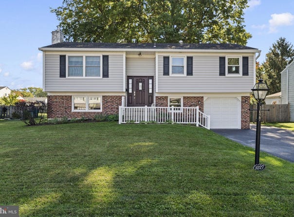 1027 OAKWOOD Drive, WARMINSTER, PA 18974
