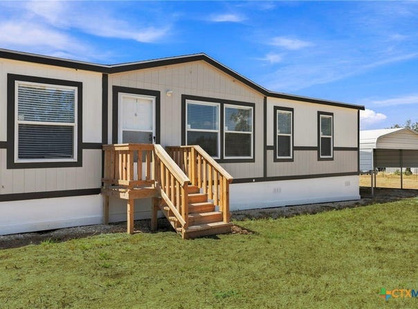 Waelder, TX 78959