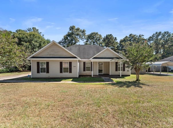 200 crestwood Circle, Centerville, GA 31028