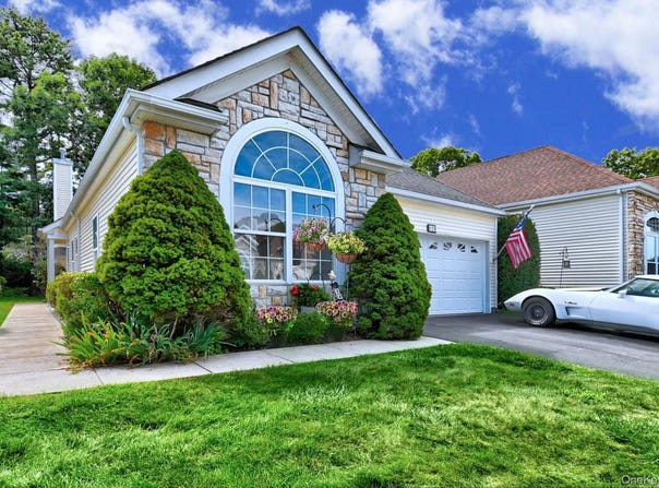 428 Leisure Drive, Ridge, NY 11961