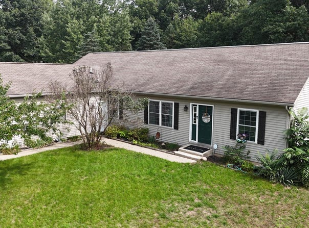469 Country Meadows Drive NE, Comstock Park, MI 49321