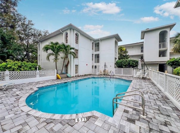 6304 POINTE W Boulevard, BRADENTON, FL 34209