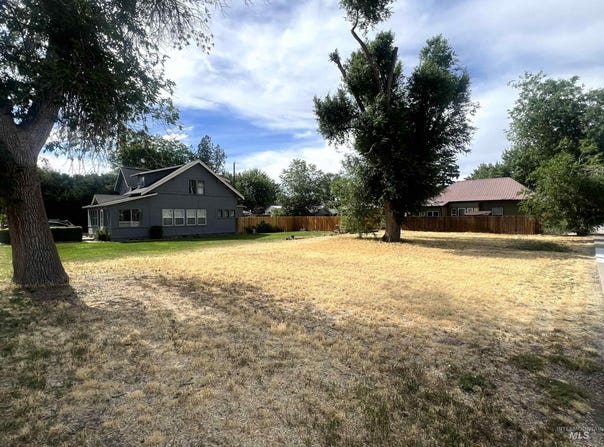 California/7th W, Gooding, ID 83330