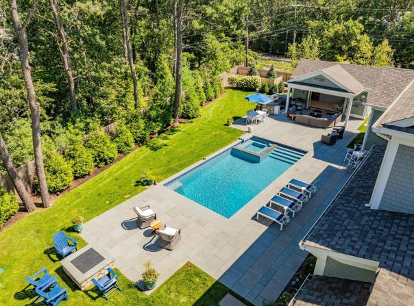 7 Willow Circle, Mashpee, MA 02649