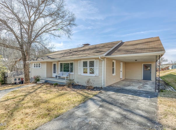 1140 Foxcroft Road, Bristol, VA 24201