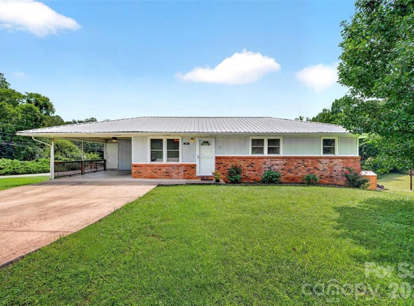 224 Cherokee Way, Marion, NC 28752