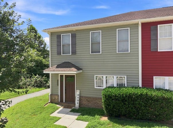 1066 Commonwealth Circle, Forest, VA 24551