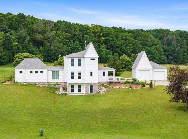 5613 DIVISION RD., HARBOR SPRINGS, MI 49740