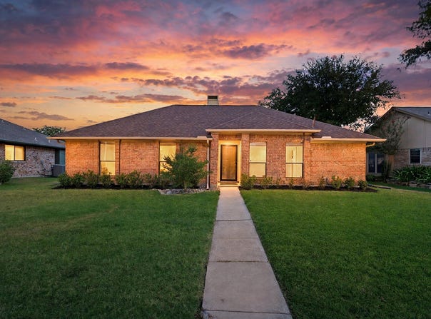 2611 Fallcreek Drive, Carrollton, TX 75006