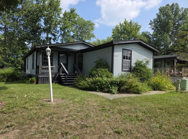 203 Hickory Circle, Elyria, OH 44035