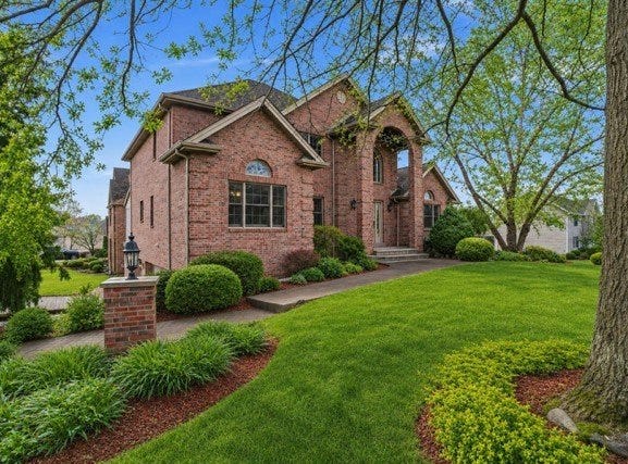 1000 Fawn Valley Dr, Cecil, PA 15317