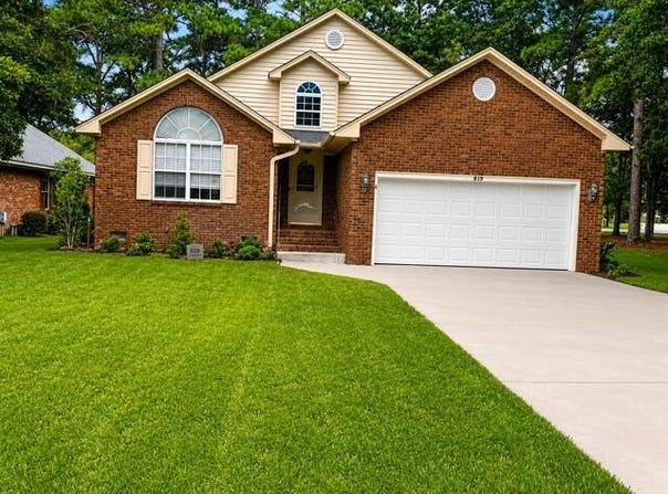 819 Bentwood Circle, Manning, SC 29102
